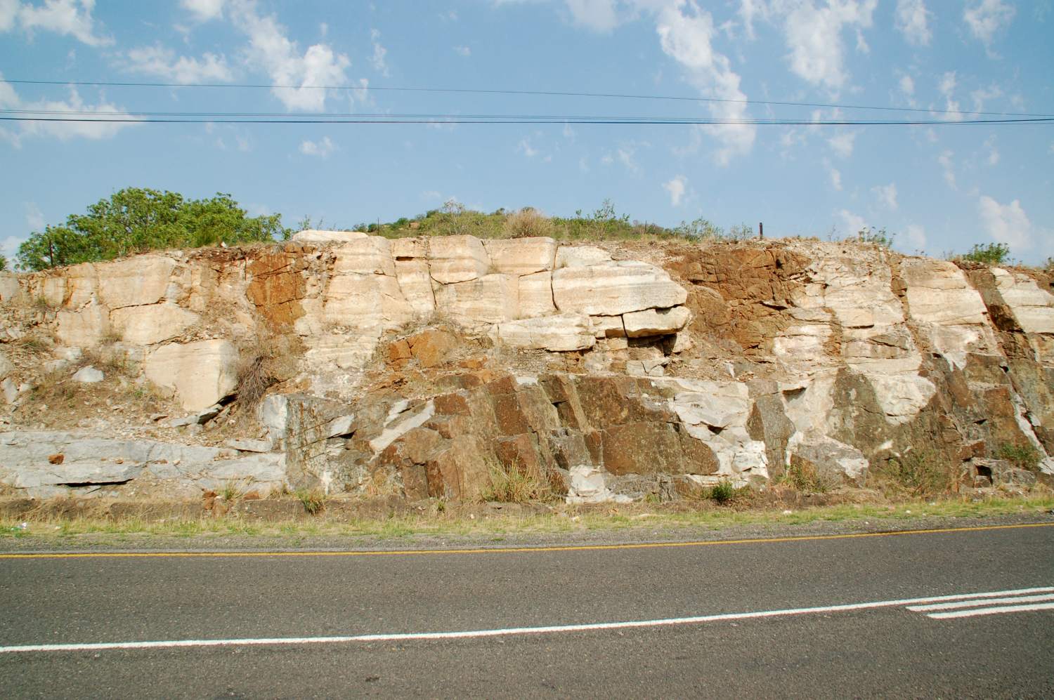 Anorthosite et filon de pyroxénite Anorthosite et pyroxénite du complexe magmatique du Bushveld Bushveld Bushveld, zone critique  Tweefontein Mine